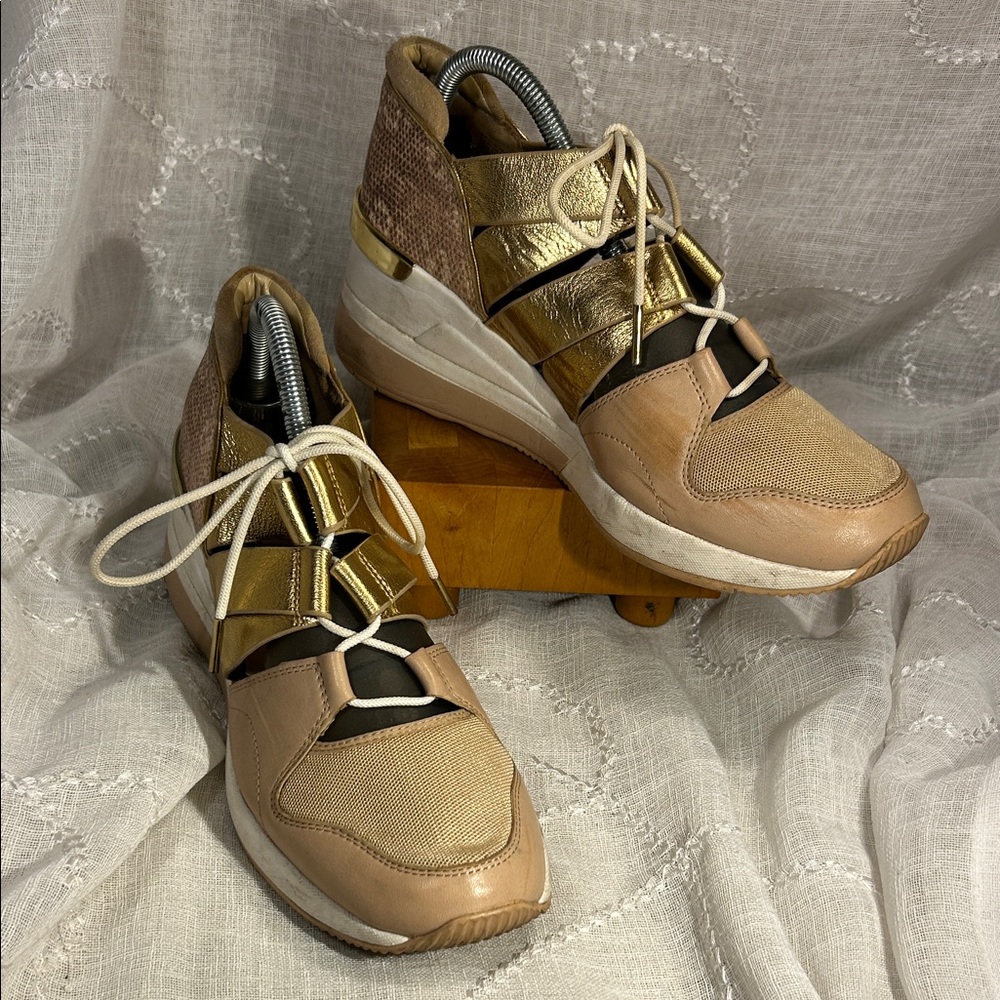 Michael Kors platform lace up modern sneakers